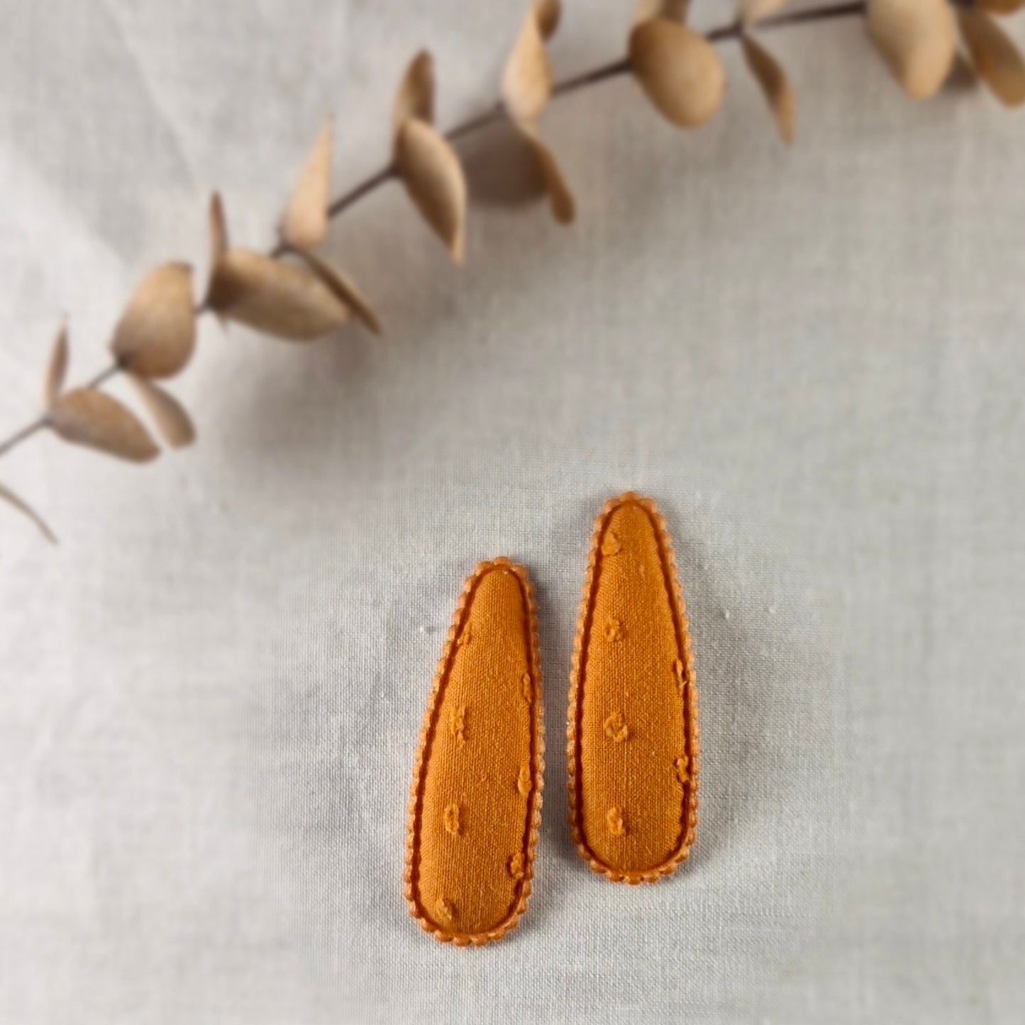 Snap Hair Clip - Padded Triangle - Solid Rust Swiss Dot