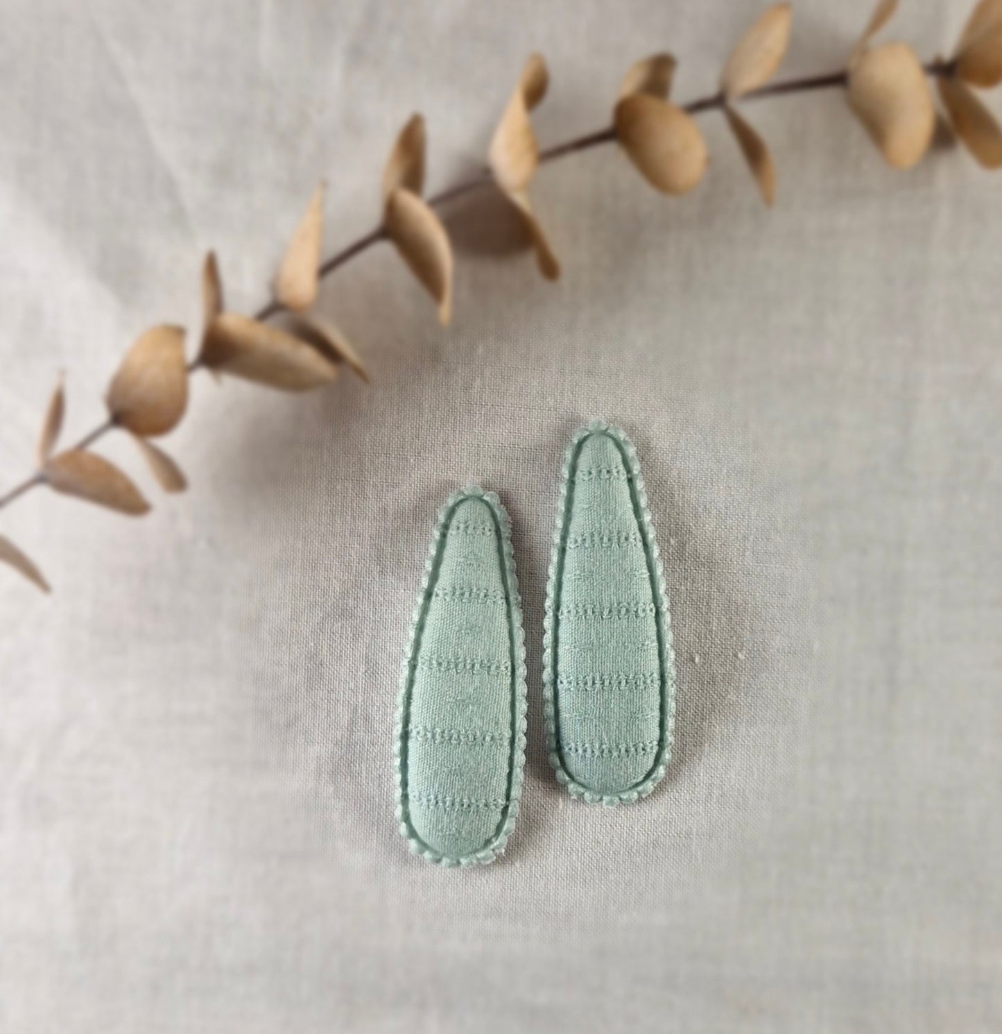 Snap Hair Clip - Padded Triangle - Solid Mint Green with self stripe